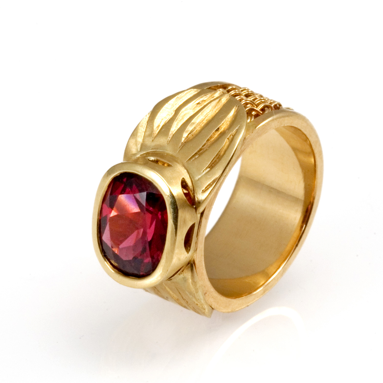 Carved Rhodolite Ring 18k gold, rhodolite garnet
